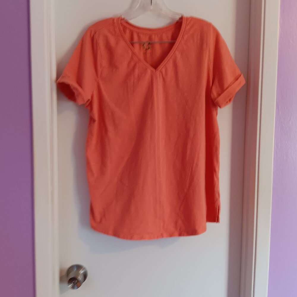 C WONDER WOMEN'S MEDIUM PEACH COLORED TEE